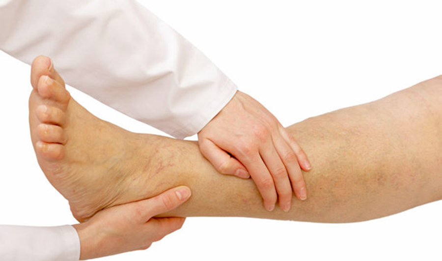 Dureri de picioare, degete curbate sau picioare reci, doar câteva semne ale unor boli grave. Nu ignora aceste semne de alarmă